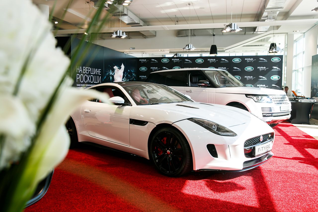 Range Rover LWB и Jaguar F-Type Coupe в РОЛЬФ