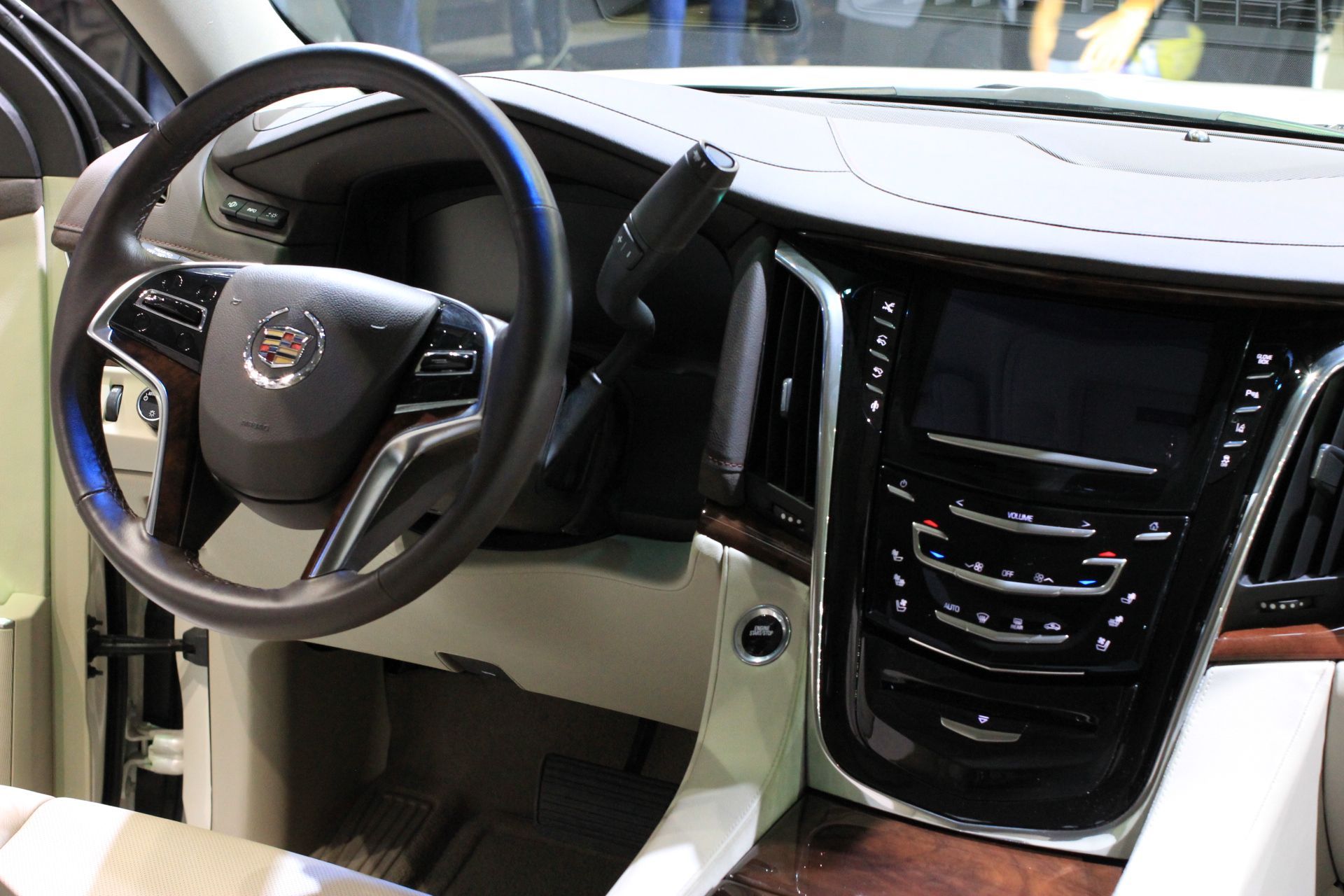 Cadillac Escalade на Московском автосалоне