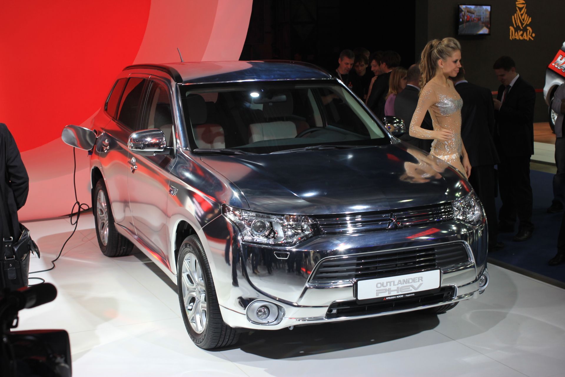 Mitsubishi Outlander PHEV вид спереди