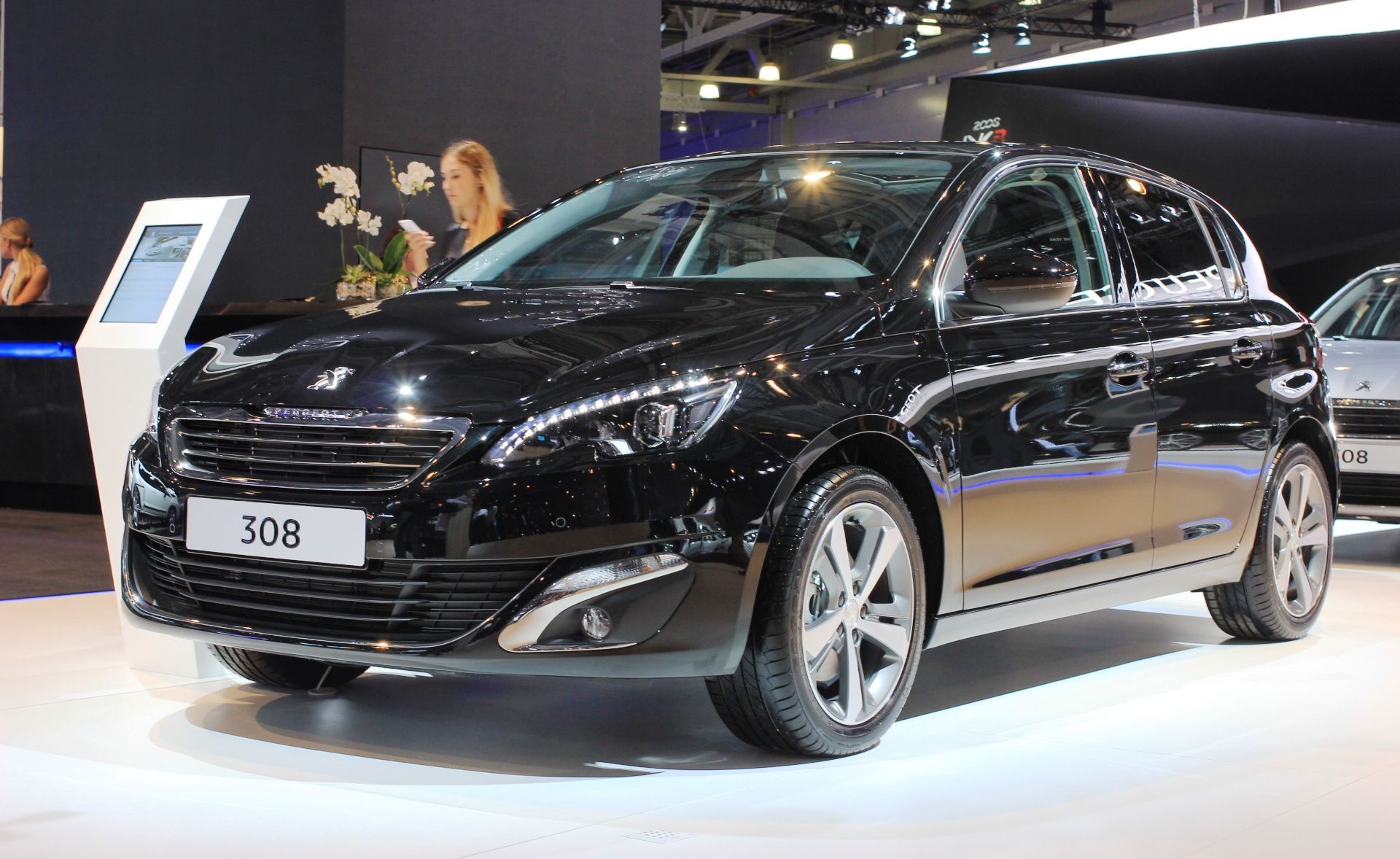 Хэтчбек Peugeot 308 общий вид