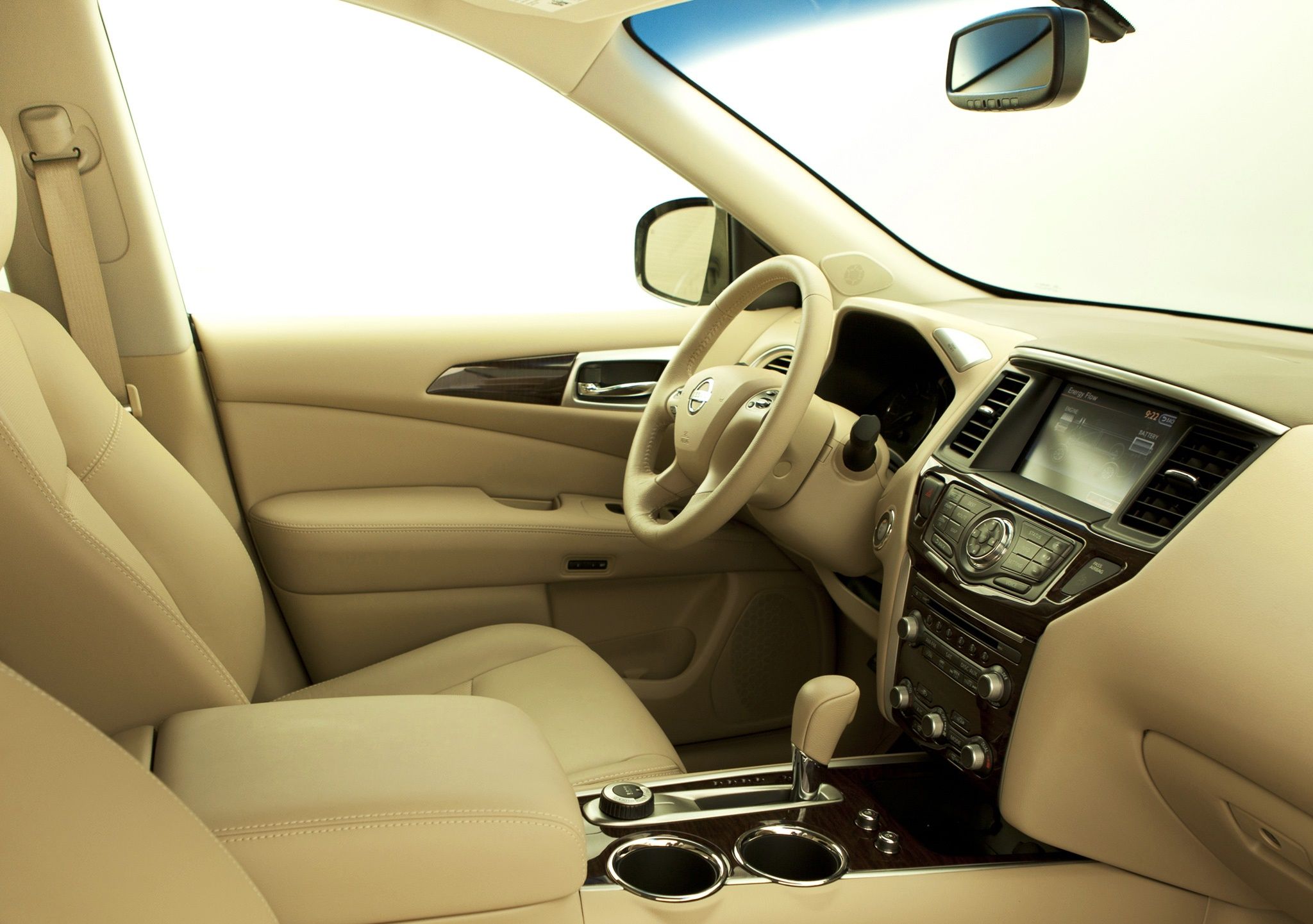 Nissan Pathfinder 2014 interior