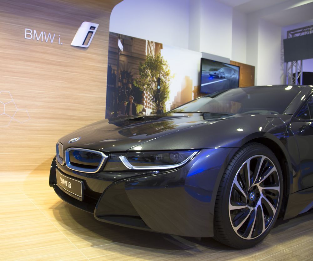 В Петербурге представили гибридный спорткар BMW i8