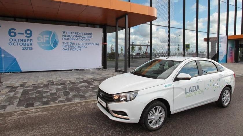 В Санкт-Петербурге представили двухтопливную Lada Vesta