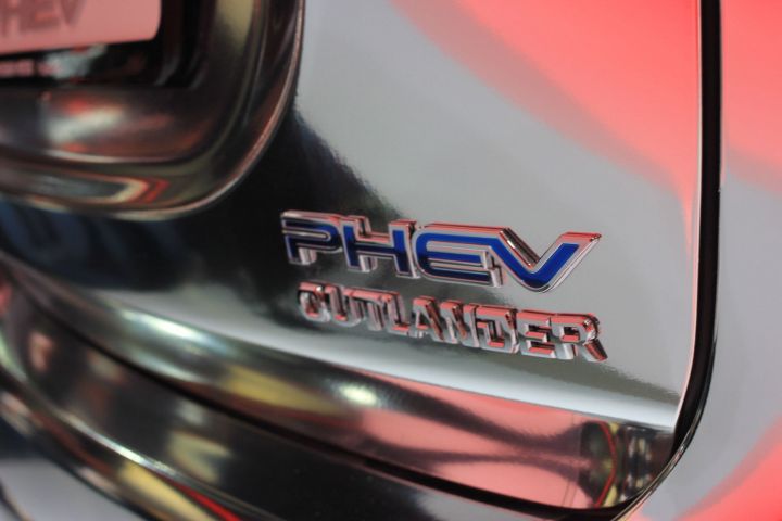 Mitsubishi Outlander PHEV лэйбл