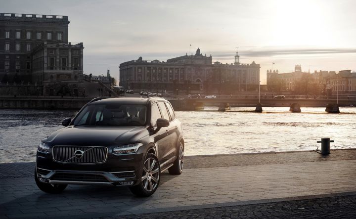 New Volvo XC90 вид спереди