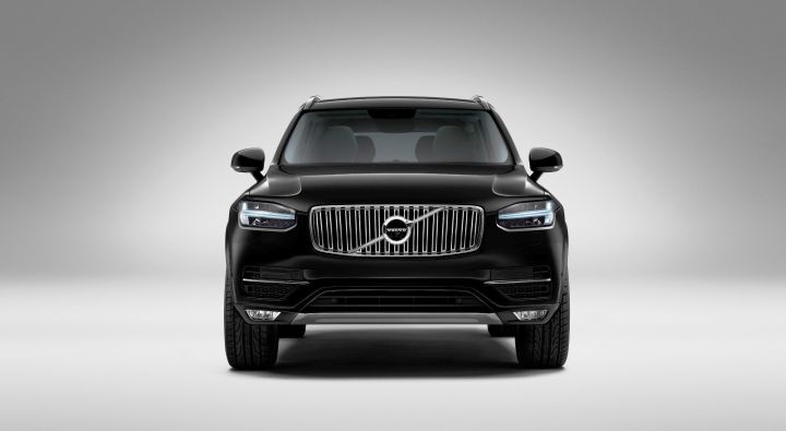 Новый Volvo XC90 вид спереди