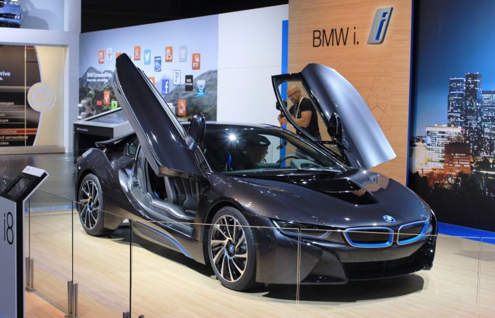  BMW i8 общий вид