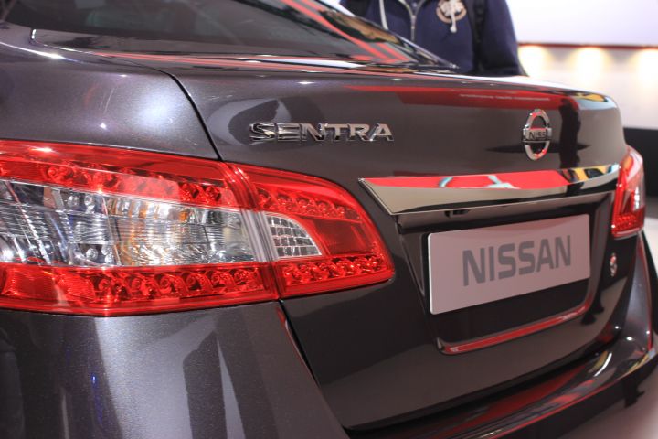 Nissan Sentra вид сзади