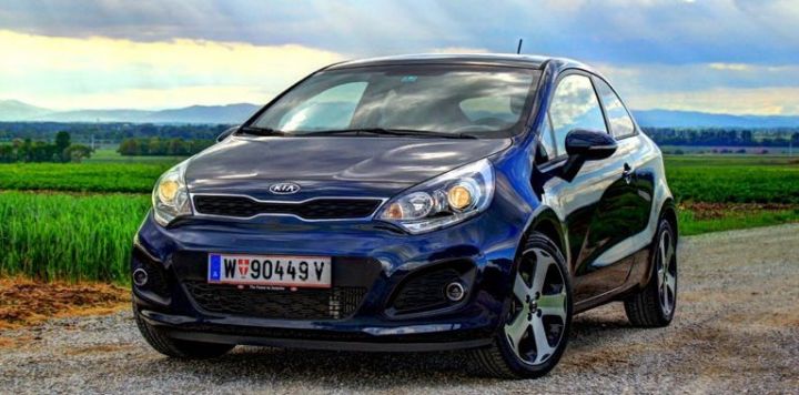 Kia Rio (на фото) сдвинул Lada Granta с позиции самого популярного автомобиля